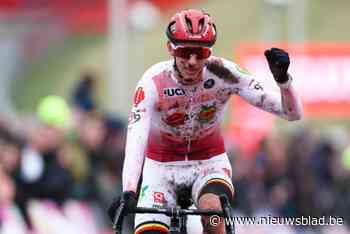 Joran Wyseure vergezelt Michael Vanthourenhout op Wereldbekerpodium