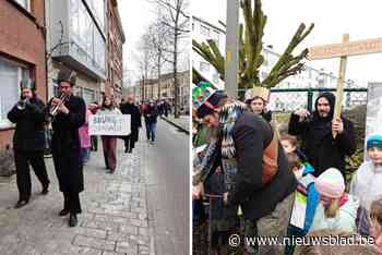 Buurtbewoners zoeken tijdens Buurtparade naar het Driedistrictenpunt van Borgerhout, Deurne en Berchem