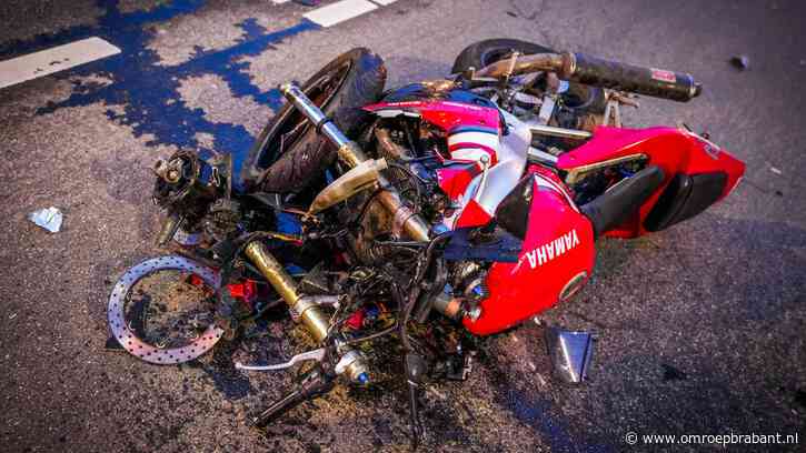 Motorrijder gewond na botsing met auto, N615 dicht