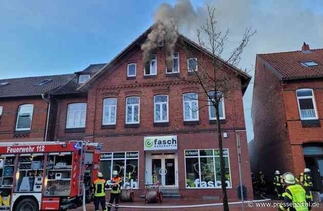 FW-ROW: Feuer im Dachgeschoss eines Wohn- und Geschäftshauses im Stadtzentrum