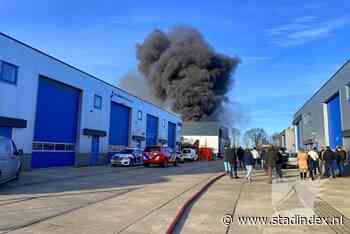 Hevige brand op bedrijventerrein Urk zorgt voor forse schade