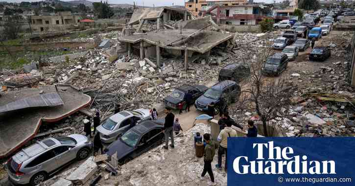 Israeli troops kill more than 20 in Lebanon and one in Gaza as residents try to return