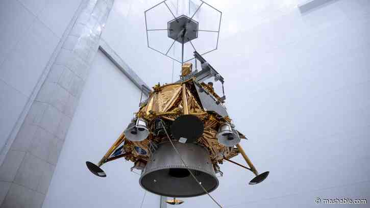 Private moon spacecraft just took a breathtaking snapshot of Earth