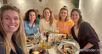 Zoek jij nog naar die ene liefdespartner? Volgens deze expert kun je beter investeren in nieuwe vrienden