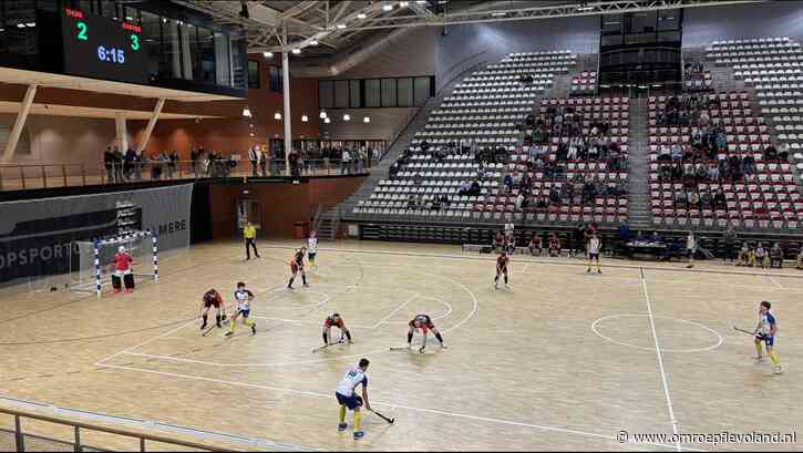 Almere - Degradatie komt hard aan bij zaalhockeyers: 'We geven het weg'