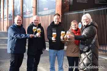 Bart Peeters, De Mens, Jelle Cleymans, Xink en Bram en Lennert op podium Vicaris Village