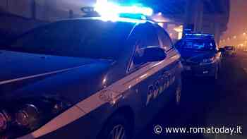 Copre la targa col cellophane e si schianta dopo inseguimento. Nell'auto pistola, coltelli e passamontagna