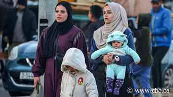 Thousands of Palestinians return to northern Gaza after hostage deal breakthrough