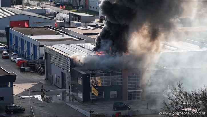 Urk - Schade bedrijfspand groot na brand: 'Volledig afgeschreven'