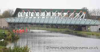 Eggs thrown at rowers from bridge on the River Cam