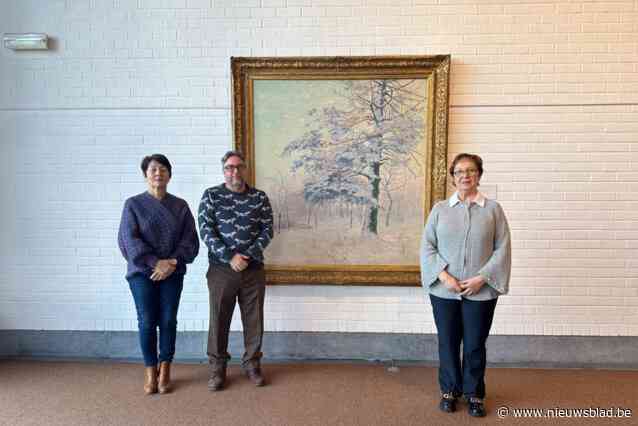 Christine (71), Lieve (67) en Kurt (54) hielpen de Emile Claustentoonstelling in goede banen te leiden: “Sommige oudere bezoekers kregen heimwee door de landschappen”