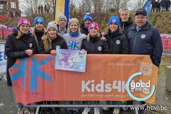 Vrouwenwielerteam schenkt 4.150 euro aan Kids4Kids zodat kwetsbare jongeren kunnen sporten