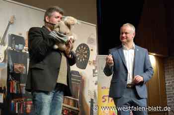 Espelkamps Bürgermeister hilft dem Puppenrocker