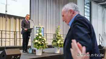 Rede von Michel Friedman gestört: AfD-Mann sorgt für Eklat bei Holocaust-Gedenkveranstaltung