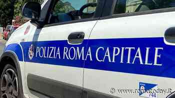 Incidente via di Fioranello: pullman fuori strada, chiusa la strada