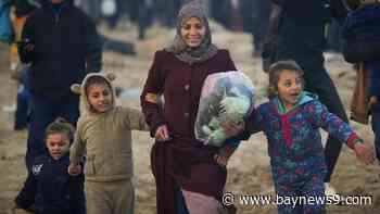 Tens of thousands return to devastated northern Gaza as Israel lifts its closure under truce