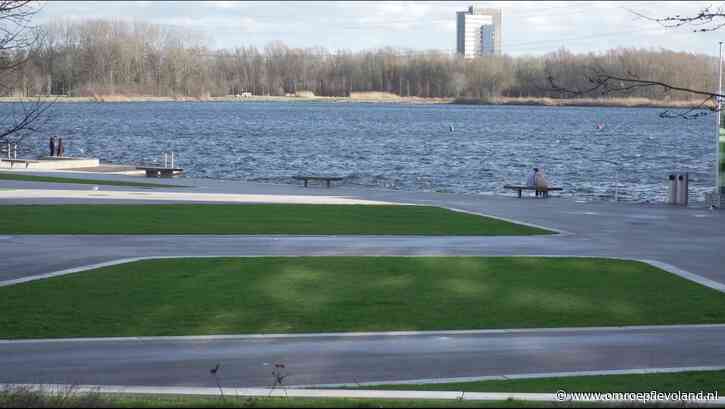 Almere - Het wordt drukker op het plein Esplanade, meer voorzieningen wenselijk