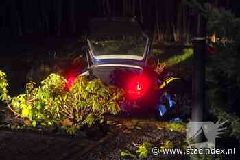 Dronken man rijdt met 140 km/u woonwijk in en eindigt in sloot