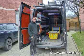 ‘Werklieden’ roven bestelwagen leeg naast drukke baan: “Ik heb zelfs geen hamer meer”