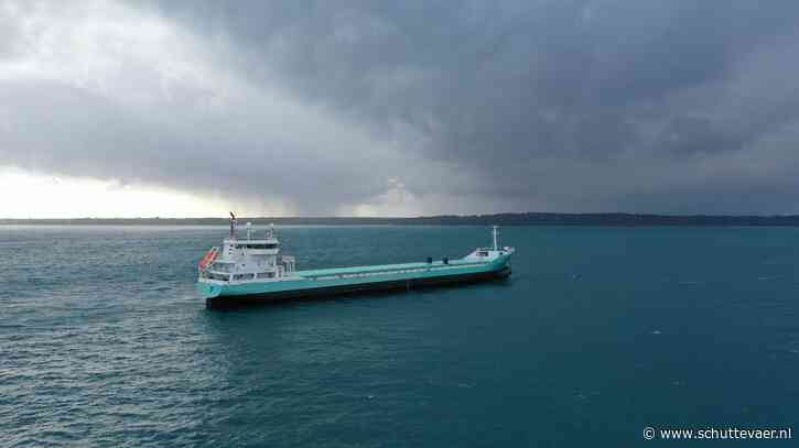 Zeevaart schuilt voor aanhoudende storm in Golf van Biskaje