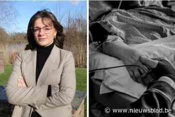 Rouwfotografe Emma (28) ziet nog steeds taboe rond haar werk: “Veel meer dan huilende mensen in beeld brengen”