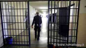 Scambi di urine e perizie false per lasciare il carcere. Il sistema dello psicologo "preferito" dai detenuti