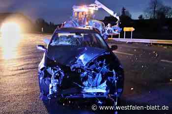 Unfall bei Bad Driburg: Auto stößt mit Trecker zusammen