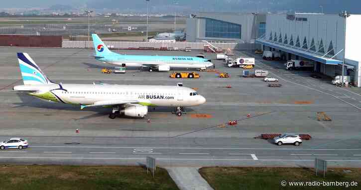 Flugzeug im südkoreanischen Busan geht in Flammen auf