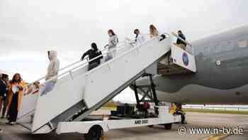 Nach Abschiebestreit mit Trump: Erster Flieger mit Migranten aus den USA landet in Kolumbien