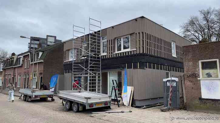 In drie uur tijd heeft deze straat er deze twee duurzame huizen bij