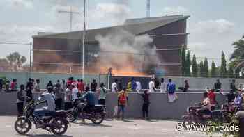 Unruhen im Kongo: Demonstranten attackieren westliche Botschaften in Kinshasa