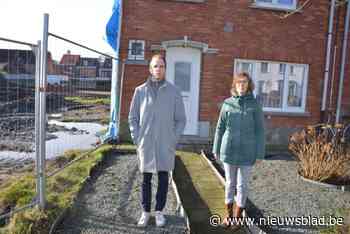 Buurt radeloos door bouw van sociale woningen die hun kelders onder water zet: “We hebben zelfs al ratten in huis gehad"