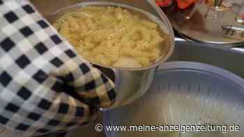 Nudeln richtig kochen: Fast jeder macht diesen Fehler mit dem Sieb
