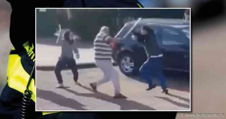 Ruzie tussen gezinnen escaleert in een gevecht met stokken: ‘De buurman is een heel slecht mens’