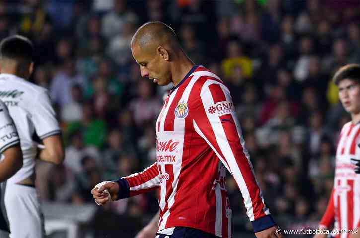 ¿Un fuera de lugar dudoso? Chivas sufre descalabro con León, con polémicas intervenciones del VAR