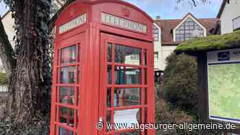 Unbekannte beschädigen die rote Telefonzelle in Dießen