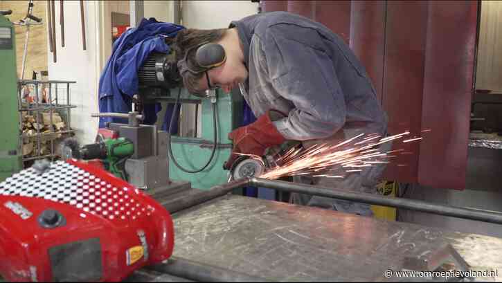 Almere - Leerwerkproject voor jongeren in Almere stopt vanwege bezuinigingen