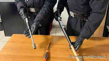 Termini: il viaggio in auto con mazza da baseball, leva metallica e un cacciavite