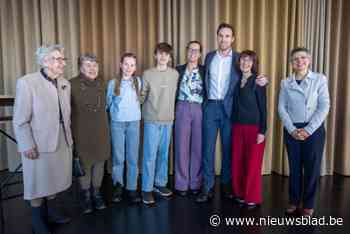 Burgemeester Tom Tachelet maakt van eedaflegging familiefeestje