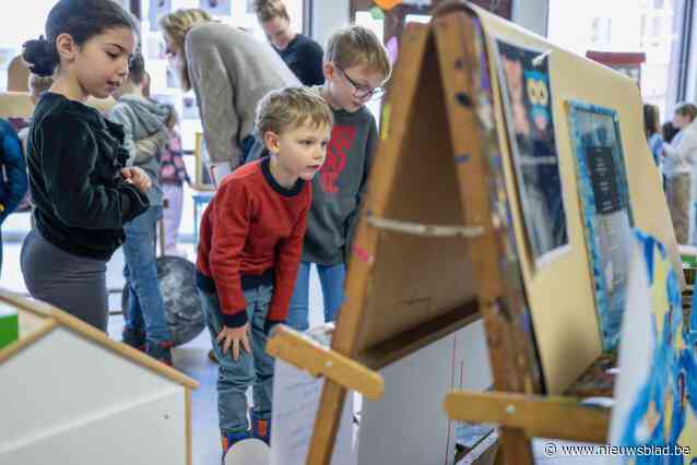 Exposée Athenée met poëzie rond jaarthema Tijd