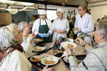 Cursisten Hulpkok bereiden maaltijd voor buurtrestaurant: “Eten uit andere culturen lokt mensen uit andere culturen”