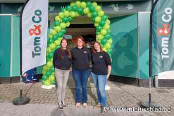 Nieuwe dierenspeciaalzaak pakt uit met leuke blikvanger: “In onze dogwash kan je je hond zelfs douche geven”