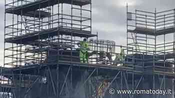 Detriti nel Tevere dal ponte di ferro, la società incaricata dei lavori: "Cadute accidentali e occasionali"