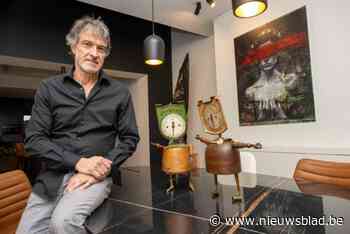 Jan (63) organiseert kunstexpo in oude directeurswoning die hij renoveerde: “Na overlijden van mijn vriendin voelde het gebouw kil aan”