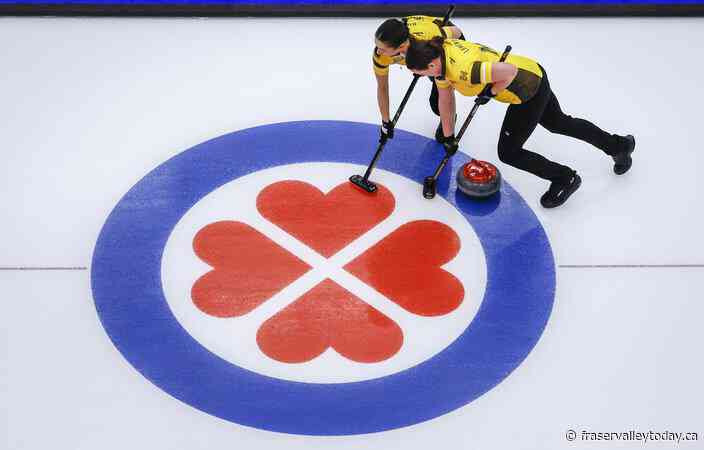 Lauren Lenentine learning from great skips as she prepares to be Team Einarson fifth