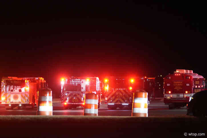 Hourslong closure in effect at Reagan National Airport after commercial jet crashes into Potomac River