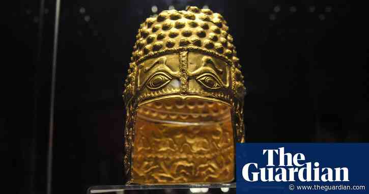 Three arrested after ancient Romanian artefacts stolen from Dutch museum