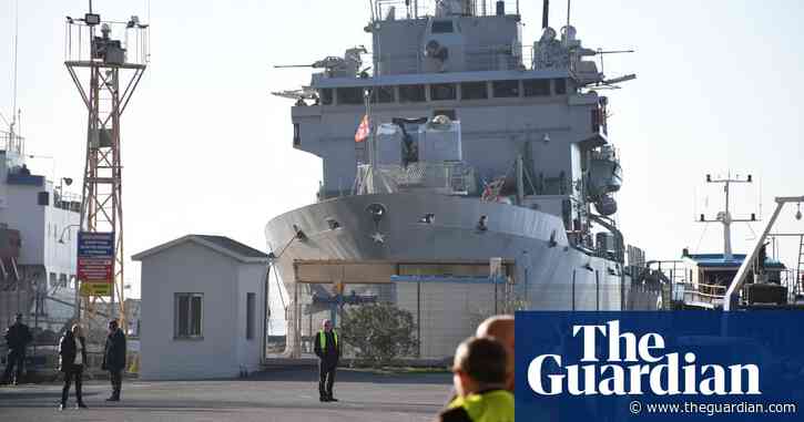 Italy sends 49 refugees to Albania in bid to resume disputed scheme