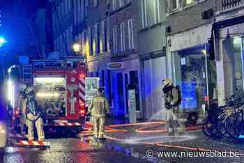 Smeulende diepvriezer in supermarkt op tijd opgemerkt