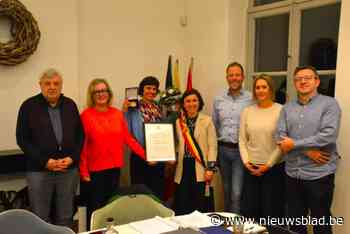 Mieke De Mot gehuldigd als nieuwe ereburger van Lennik: “Ik blijf mijn best doen om een waardige ereburger te zijn”